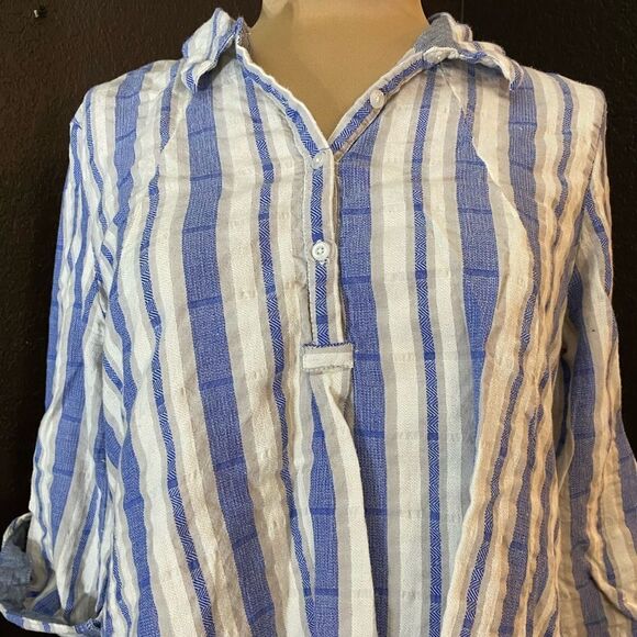 OLIVE + Oak blue and white striped cotton shark bite 3/4 button front tunic top - Picture 2 of 8